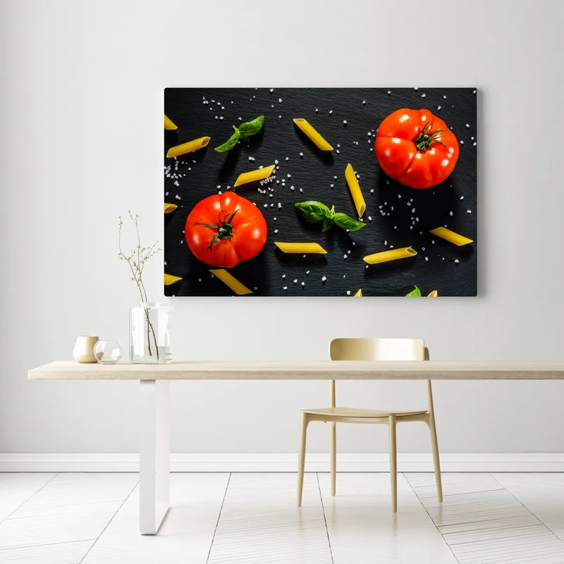 Leinwandbild tomaten und penne auf schwarzem schiefer Leinwandbild tomaten und penne auf schwarzem schiefer
