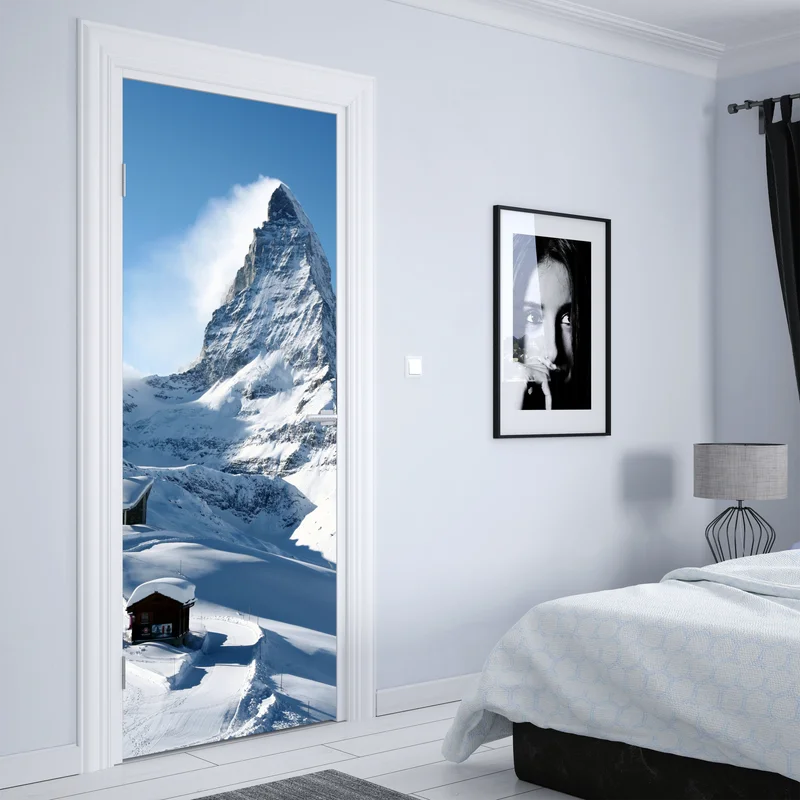 Türaufkleber majestätischer alpiner gipfel im winter