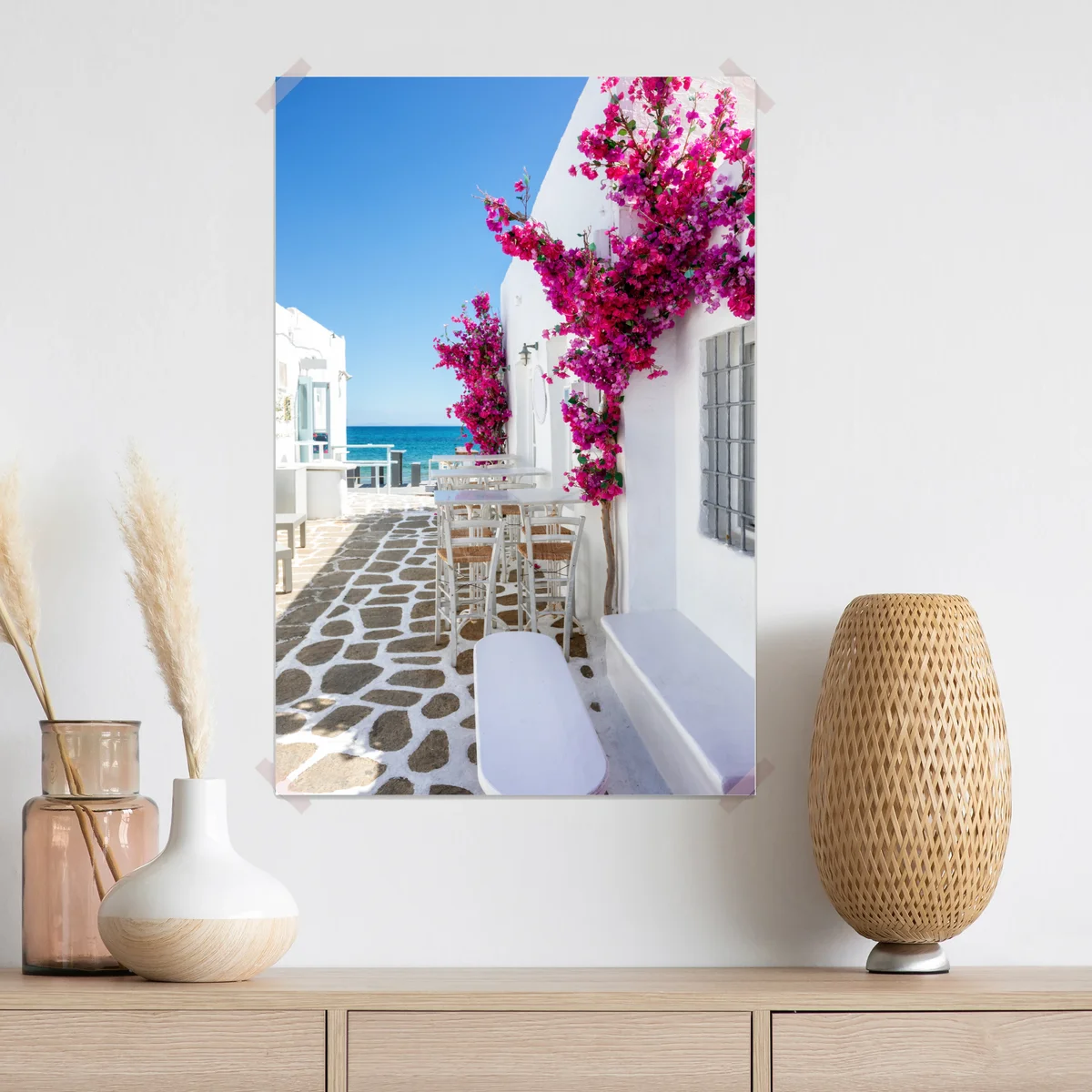 Poster sonnige mediterrane gasse mit bougainvillea Poster sonnige mediterrane gasse mit bougainvillea