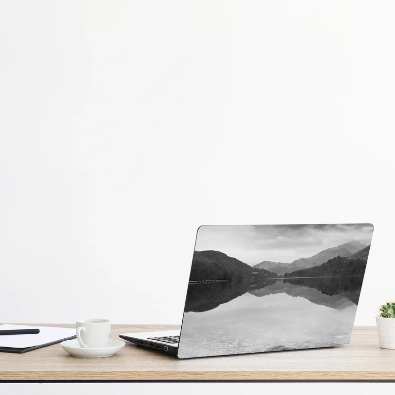 Laptop-Aufkleber ruhiger bergsee mit spiegelung Laptop-Aufkleber ruhiger bergsee mit spiegelung