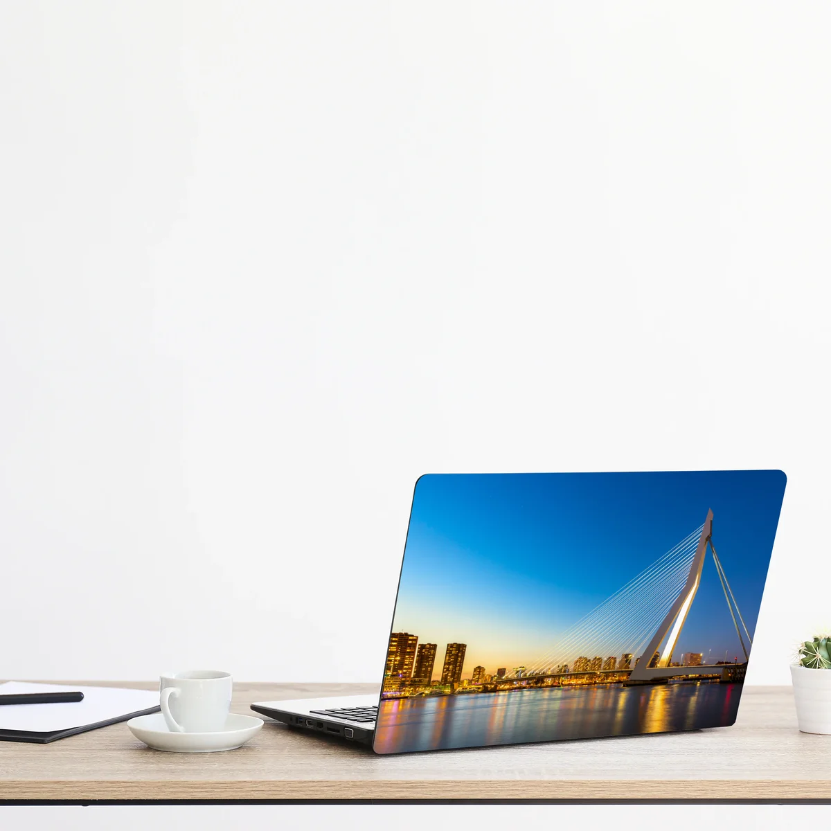 Naklejka na laptopa Rotterdam most Erazma o zmierzchu Naklejka na laptopa Rotterdam most Erazma o zmierzchu