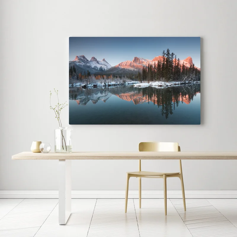 Leinwandbild bergspiegelung im morgendlichen glühen Leinwandbild bergspiegelung im morgendlichen glühen