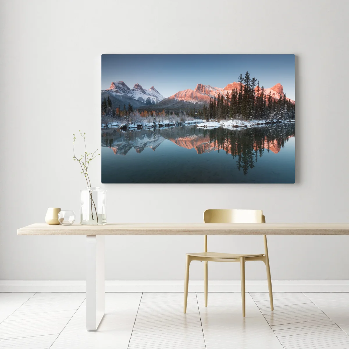 Leinwandbild bergspiegelung im morgendlichen glühen Leinwandbild bergspiegelung im morgendlichen glühen