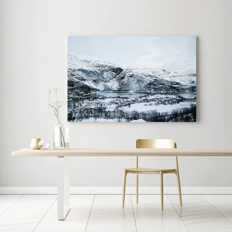 Leinwandbild ruhige winterliche berglandschaft über zugefrorenem see Leinwandbild ruhige winterliche berglandschaft über zugefrorenem see