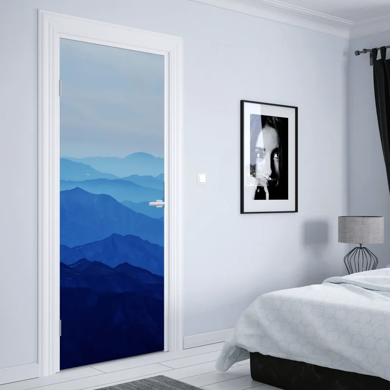 Türaufkleber neblige blaue bergschichten