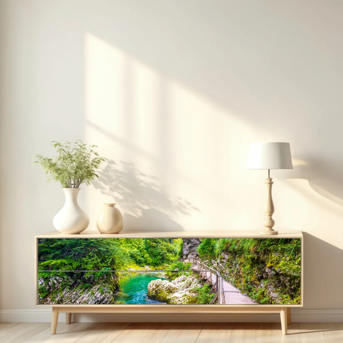 Repositionierbarer Aufkleber türkisfarbener fluss und holzsteg im wald Repositionierbarer Aufkleber türkisfarbener fluss und holzsteg im wald