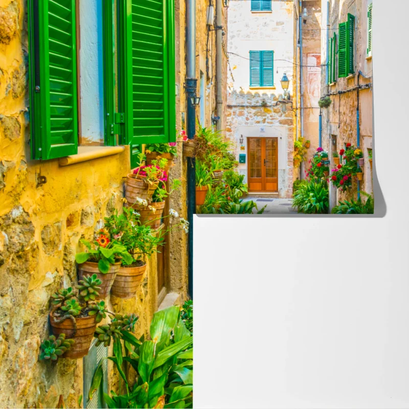 Fototapete sonnige gasse mit grünen fensterläden Fototapete sonnige gasse mit grünen fensterläden