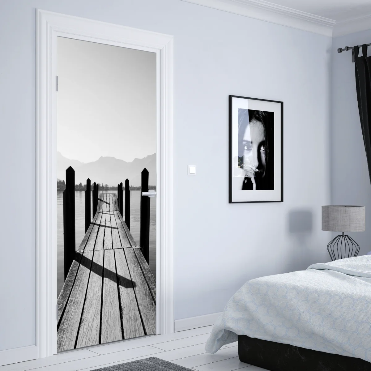 Türaufkleber ruhiger steg am see in schwarzweiß Türaufkleber ruhiger steg am see in schwarzweiß