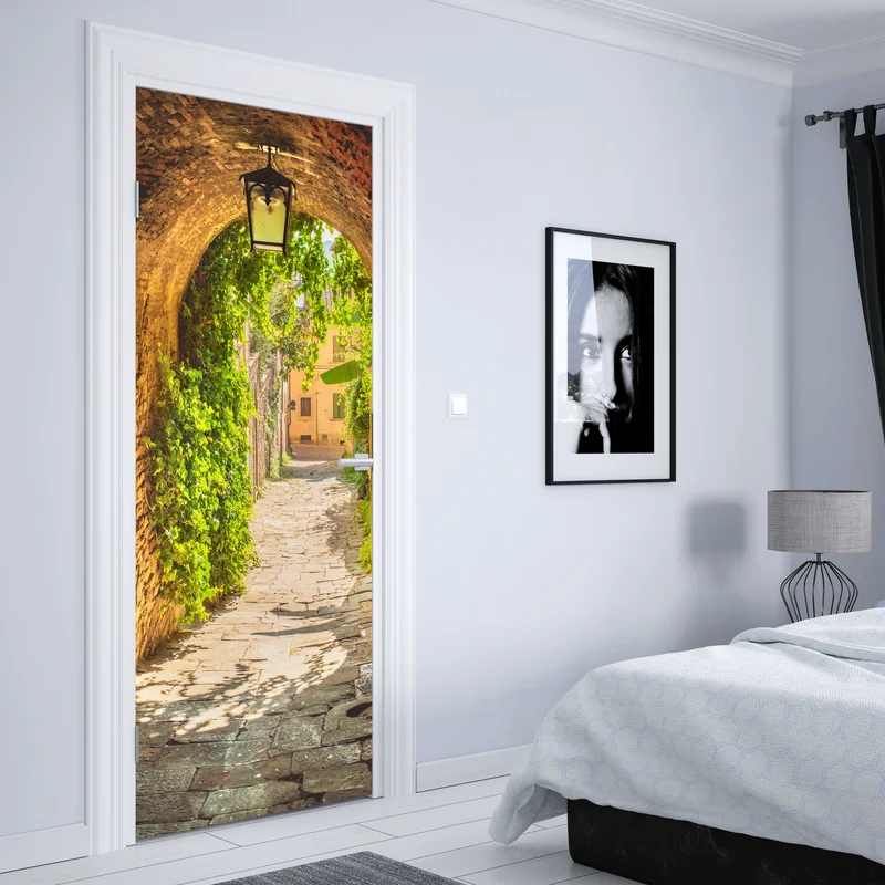 Türaufkleber sonnige gasse in der Toskana