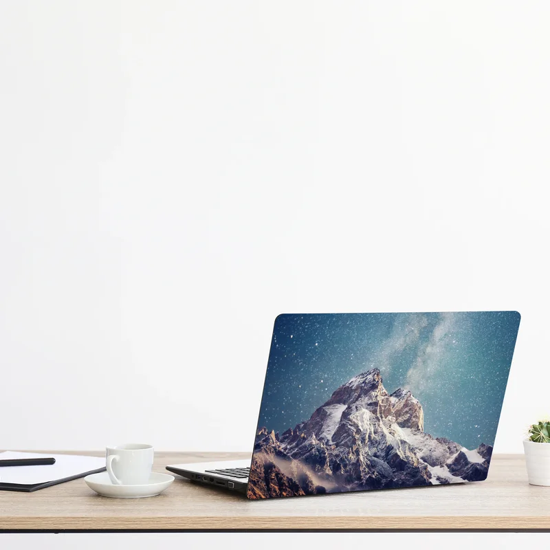 Naklejka na laptopa noc pełna gwiazd nad Ushba Naklejka na laptopa noc pełna gwiazd nad Ushba