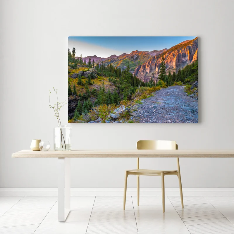 Leinwandbild alpiner wanderweg im sonnenuntergang Leinwandbild alpiner wanderweg im sonnenuntergang