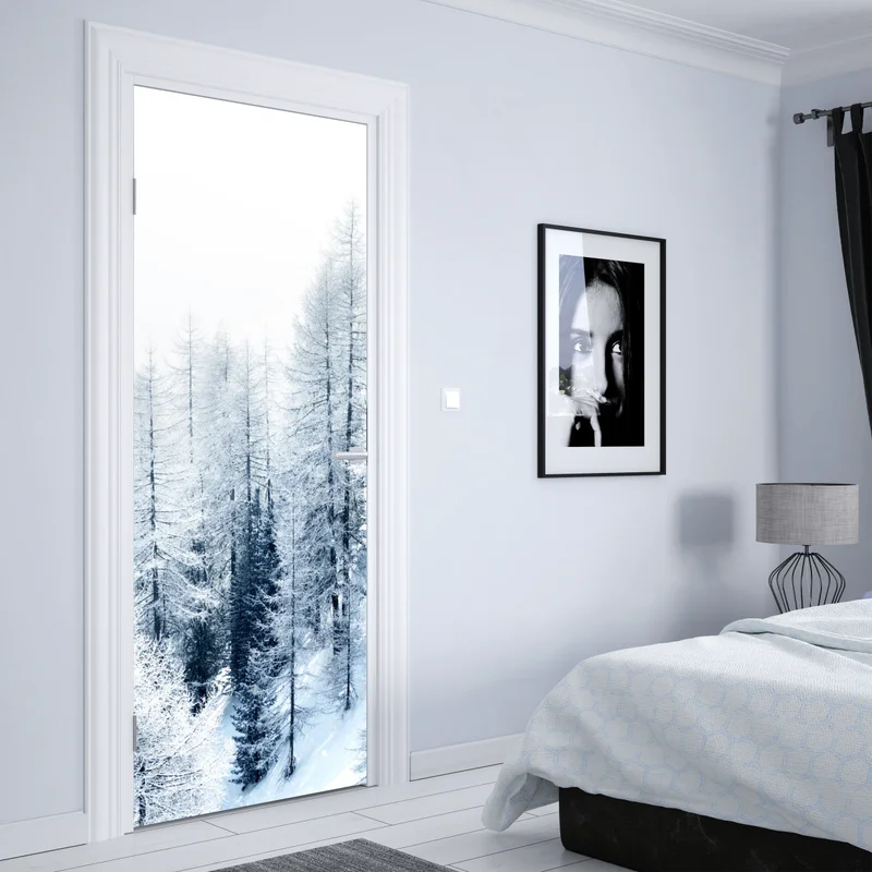 Türaufkleber winterstille: verschneiter wald