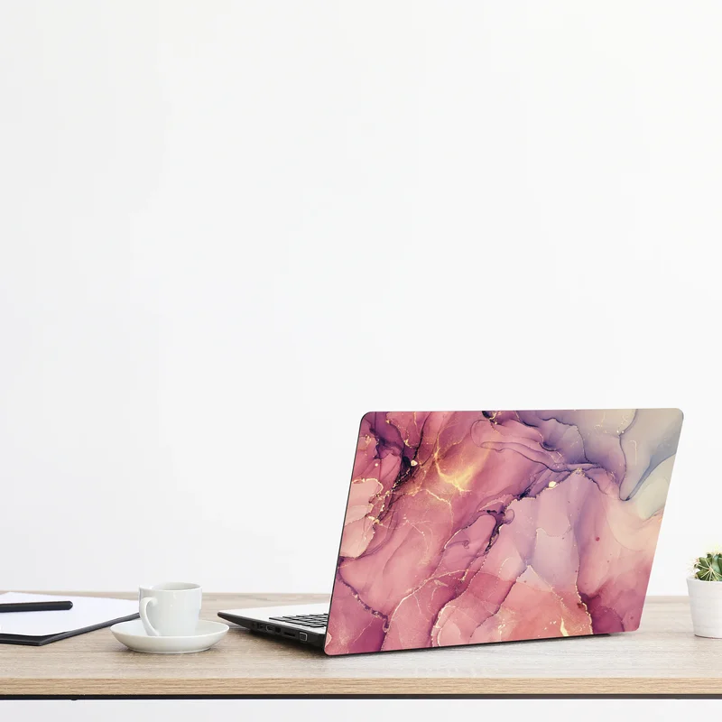 Naklejka na laptopa eteryczna fioletowa abstrakcja marmurowa