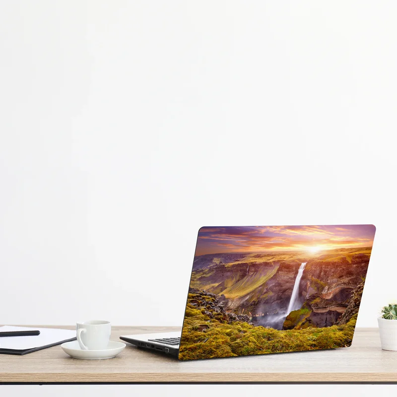 Laptop-Aufkleber Haifoss wasserfall bei sonnenuntergang Laptop-Aufkleber Haifoss wasserfall bei sonnenuntergang