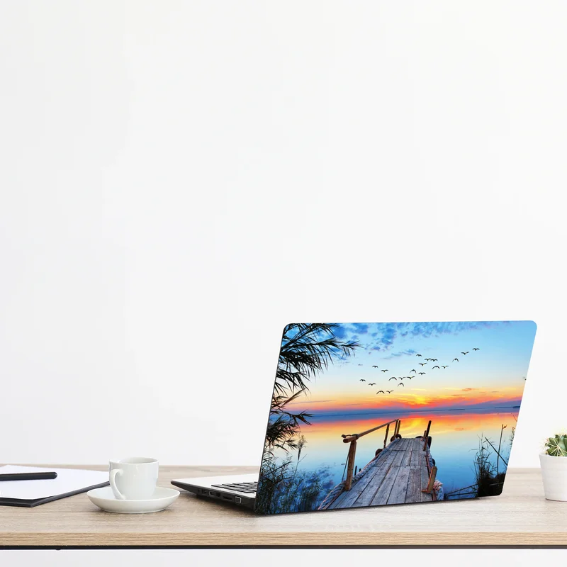 Laptop-Aufkleber steg bei sonnenuntergang über ruhigem see Laptop-Aufkleber steg bei sonnenuntergang über ruhigem see