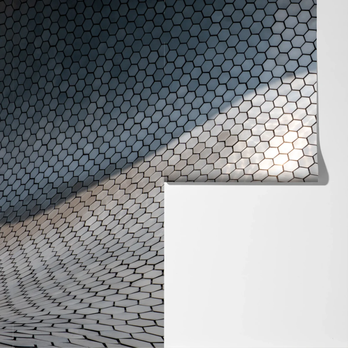 Fototapete metallische hexagon geometrische fassade Fototapete metallische hexagon geometrische fassade