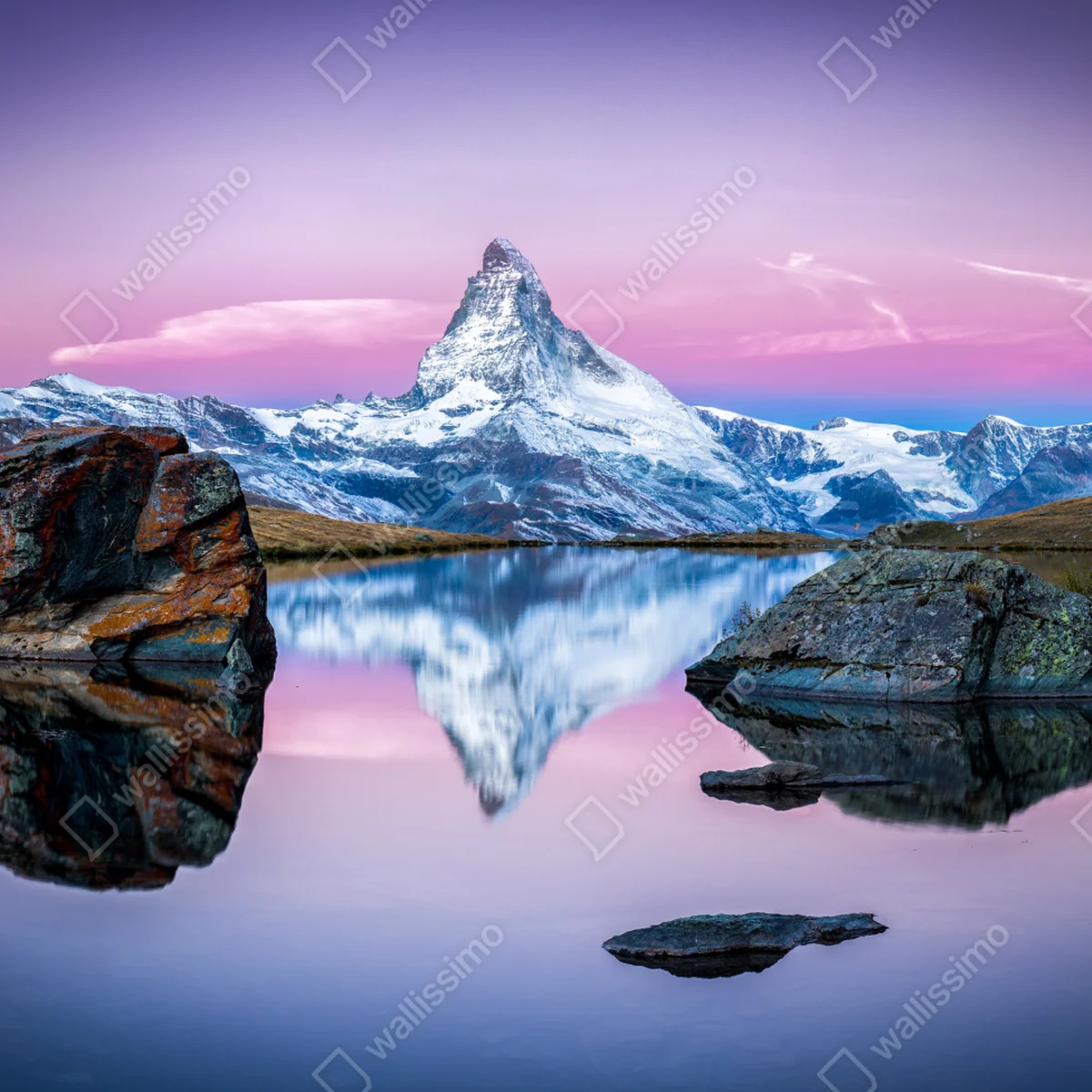 Fototapete majestätischer alpenberg gespiegelt im ruhigen see Fototapete majestätischer alpenberg gespiegelt im ruhigen see