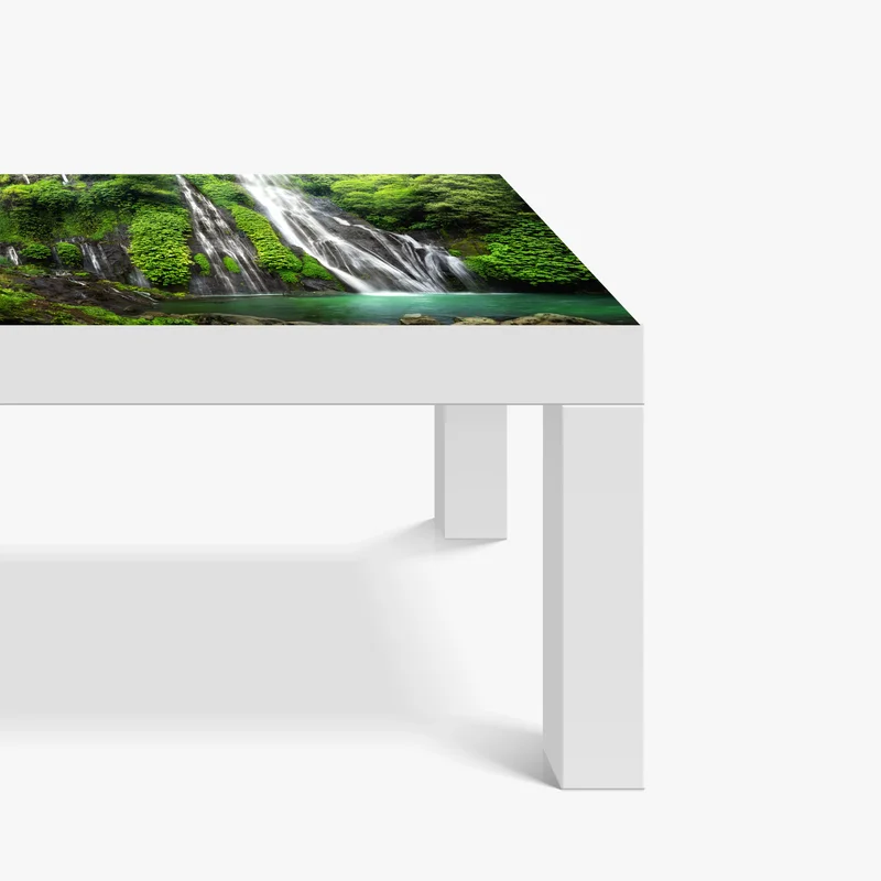 Tischaufkleber und Schreibtischaufkleber ruhiger wasserfall im smaragdgrünen wald