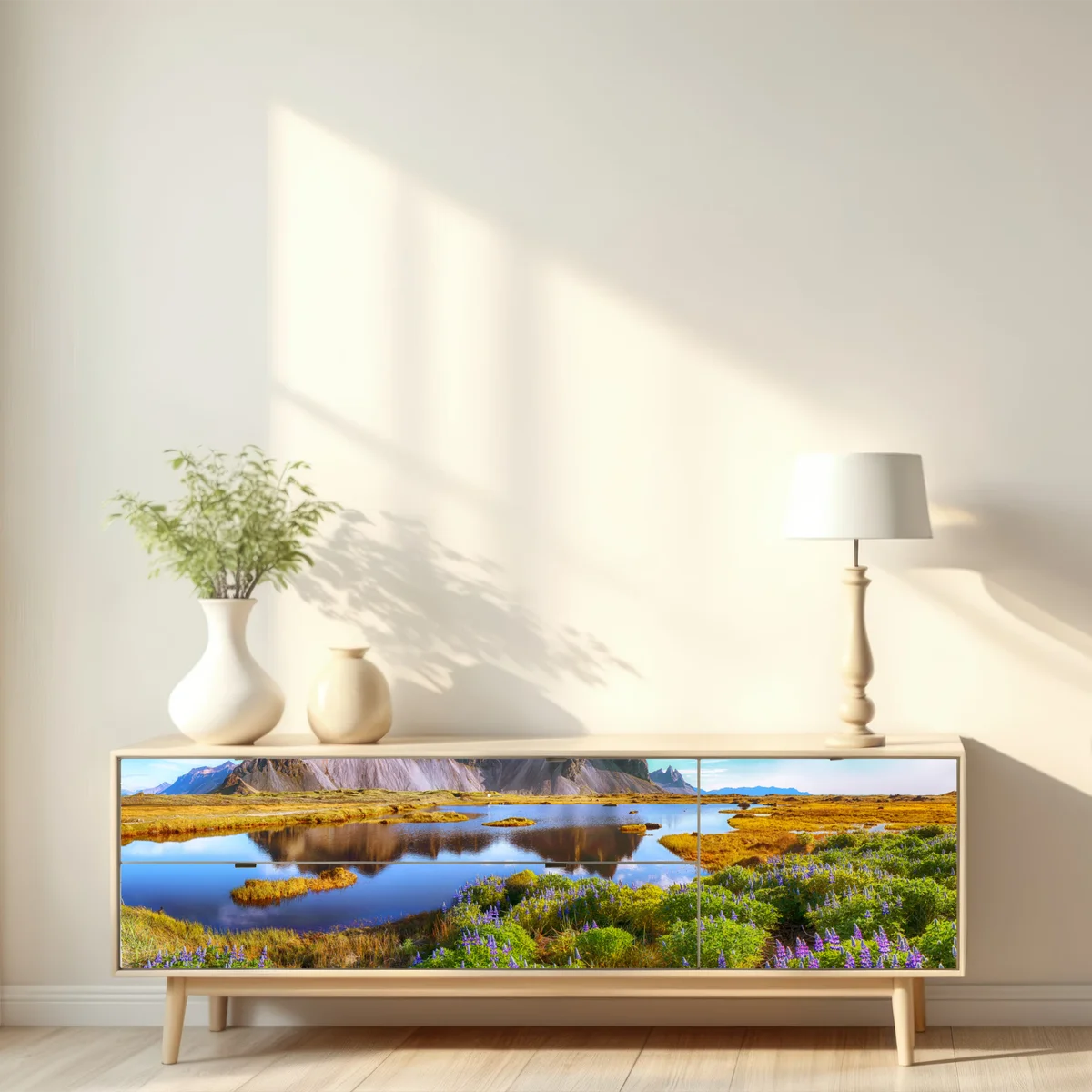 Repositionierbarer Aufkleber lebendige lupinenwiesen bei Vestrahorn, Island Repositionierbarer Aufkleber lebendige lupinenwiesen bei Vestrahorn, Island