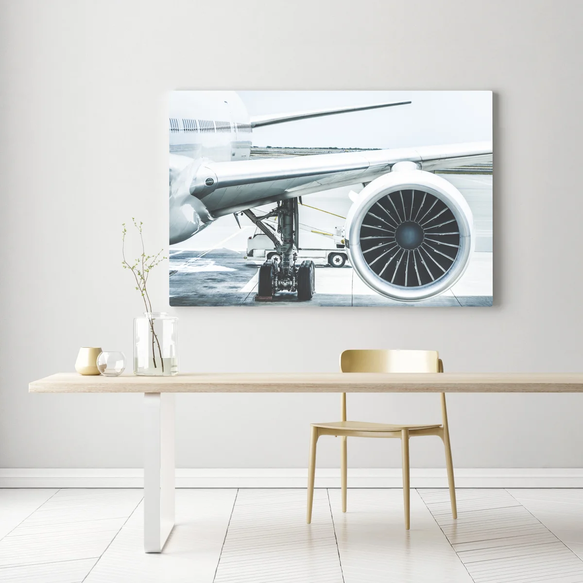 Leinwandbild nahaufnahme triebwerk am terminal Leinwandbild nahaufnahme triebwerk am terminal