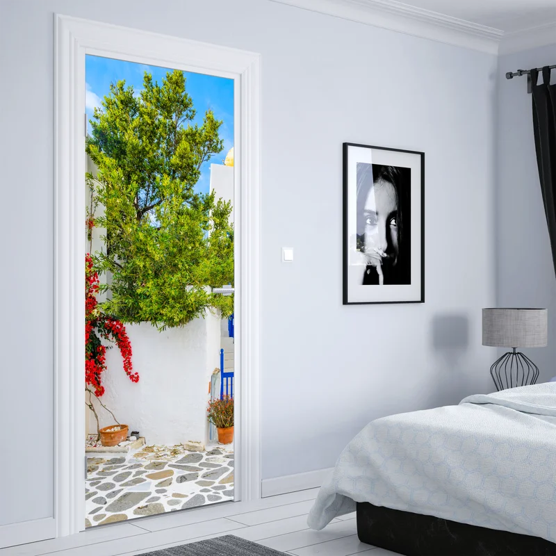 Türaufkleber sonniger mediterraner innenhof mit bougainvillea Türaufkleber sonniger mediterraner innenhof mit bougainvillea