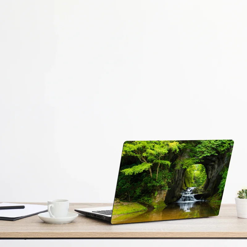 Naklejka na laptopa ukryty wodospad w skalnym łuku