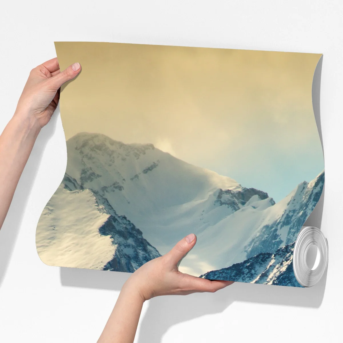 Fototapete majestätisches bergkloster vor schneebedeckten gipfeln Fototapete majestätisches bergkloster vor schneebedeckten gipfeln
