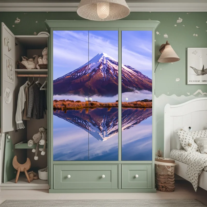 Schrankaufkleber majestätische bergspiegelung bei sonnenaufgang Schrankaufkleber majestätische bergspiegelung bei sonnenaufgang