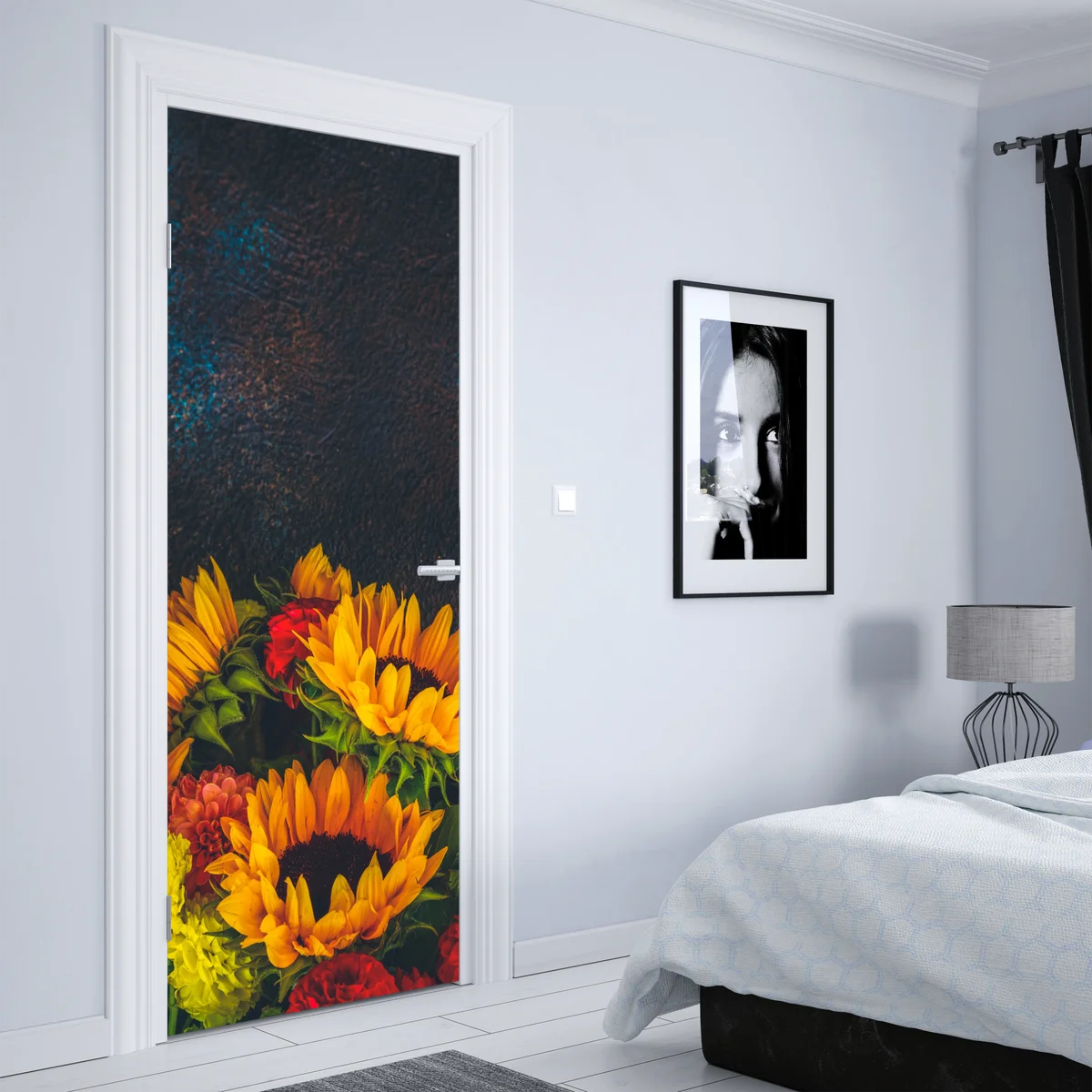 Türaufkleber lebendiger sonnenblumenstrauß vor dunklem hintergrund Türaufkleber lebendiger sonnenblumenstrauß vor dunklem hintergrund