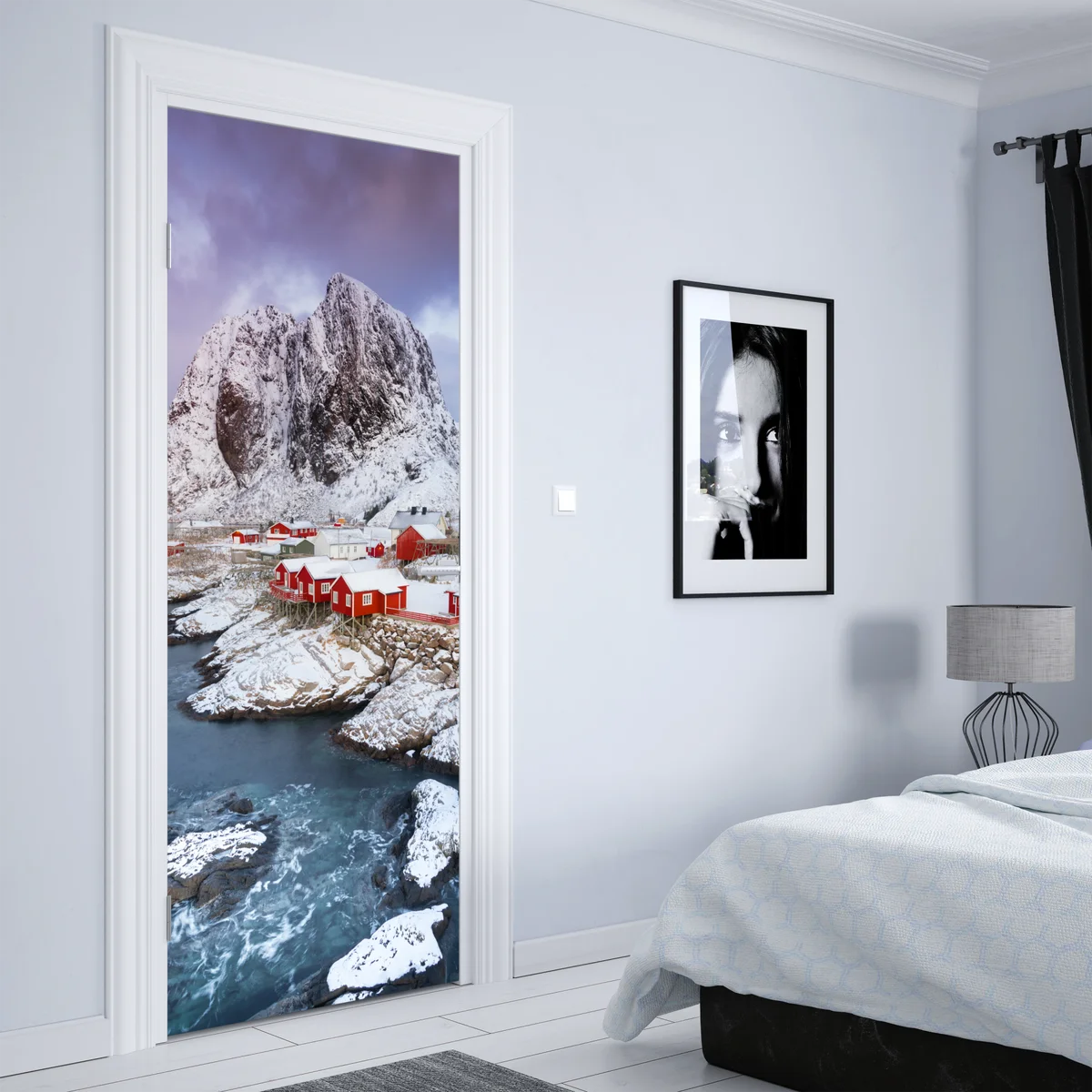 Türaufkleber rote küstenhäuser vor schneebedecktem berg Türaufkleber rote küstenhäuser vor schneebedecktem berg