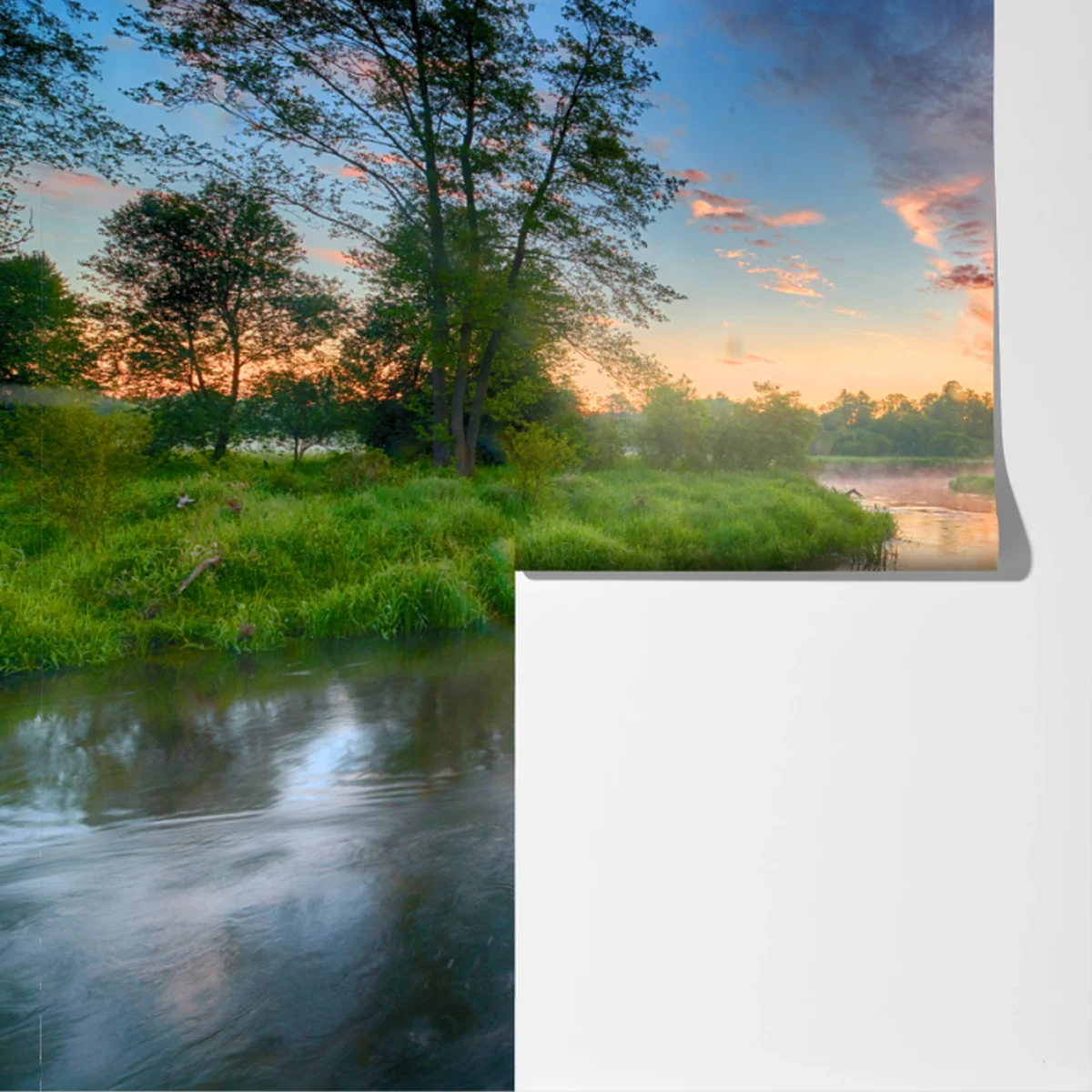 Fototapete sonnenaufgang über einem nebligen flussufer Fototapete sonnenaufgang über einem nebligen flussufer