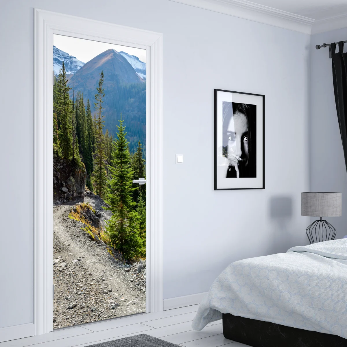 Türaufkleber bergpfad durch alpinen wald Türaufkleber bergpfad durch alpinen wald