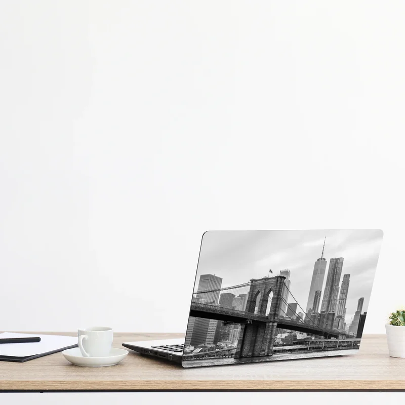 Laptop-Aufkleber Brooklyn Bridge und New York skyline in graustufen Laptop-Aufkleber Brooklyn Bridge und New York skyline in graustufen