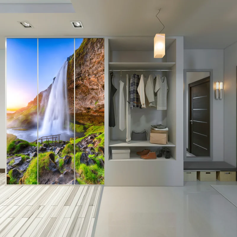 Schrankaufkleber Seljalandsfoss wasserfall im sonnenuntergang Schrankaufkleber Seljalandsfoss wasserfall im sonnenuntergang