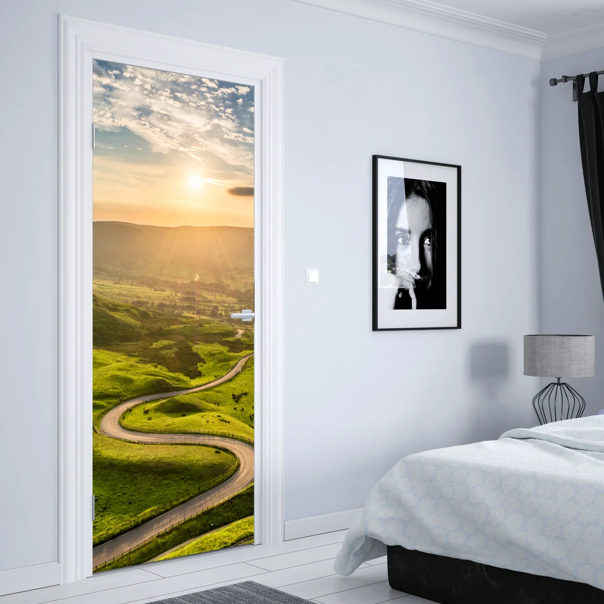 Türaufkleber goldener sonnenuntergang über einer geschwungenen landstraße Türaufkleber goldener sonnenuntergang über einer geschwungenen landstraße