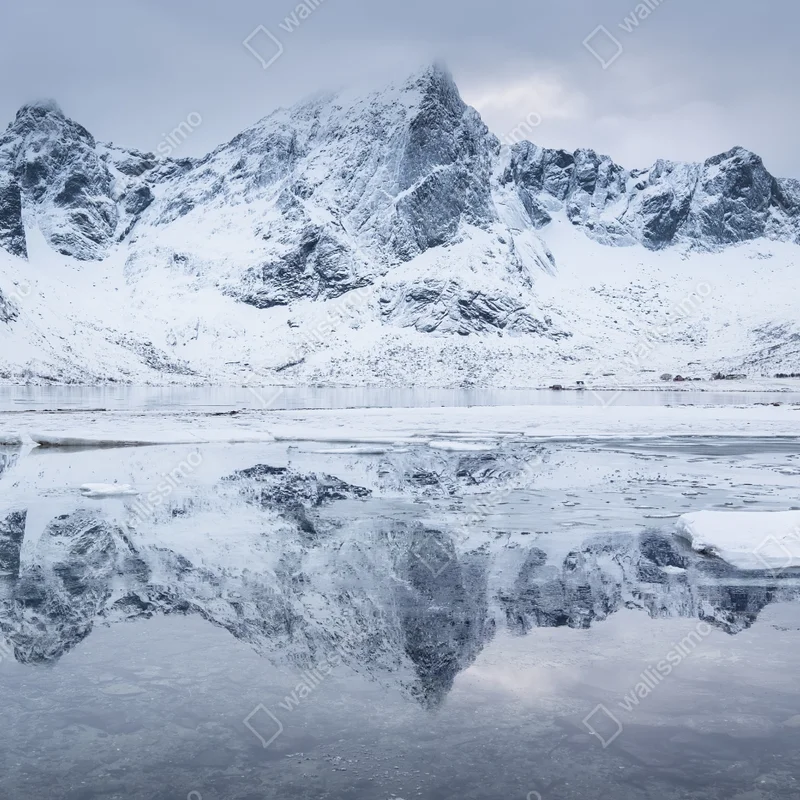 Laptop-Aufkleber verschneite bergspiegelung in Norwegen Laptop-Aufkleber verschneite bergspiegelung in Norwegen
