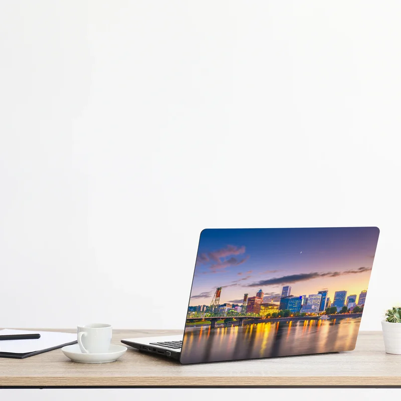 Laptop-Aufkleber Portland skyline in der dämmerung über dem Willamette
