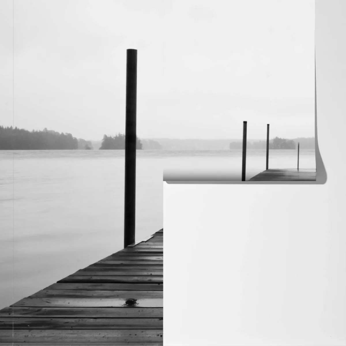 Fototapeta mglisty pomost nad jeziorem w monochromie Fototapeta mglisty pomost nad jeziorem w monochromie