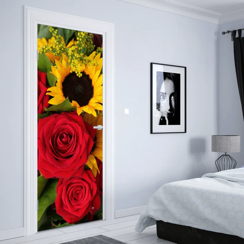 Türaufkleber rote rosen und sonnenblumen im bukett