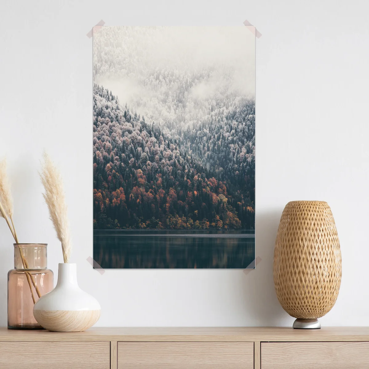 Poster herbstlicher nebel über bergwald Poster herbstlicher nebel über bergwald