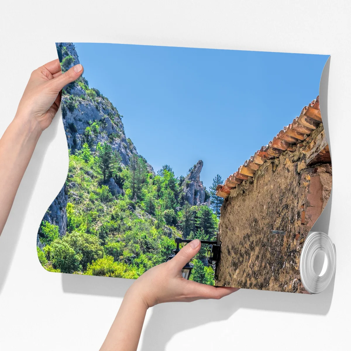 Fototapete Moustiers Sainte Marie reizvolle Dorfstraße in Provence Fototapete Moustiers Sainte Marie reizvolle Dorfstraße in Provence