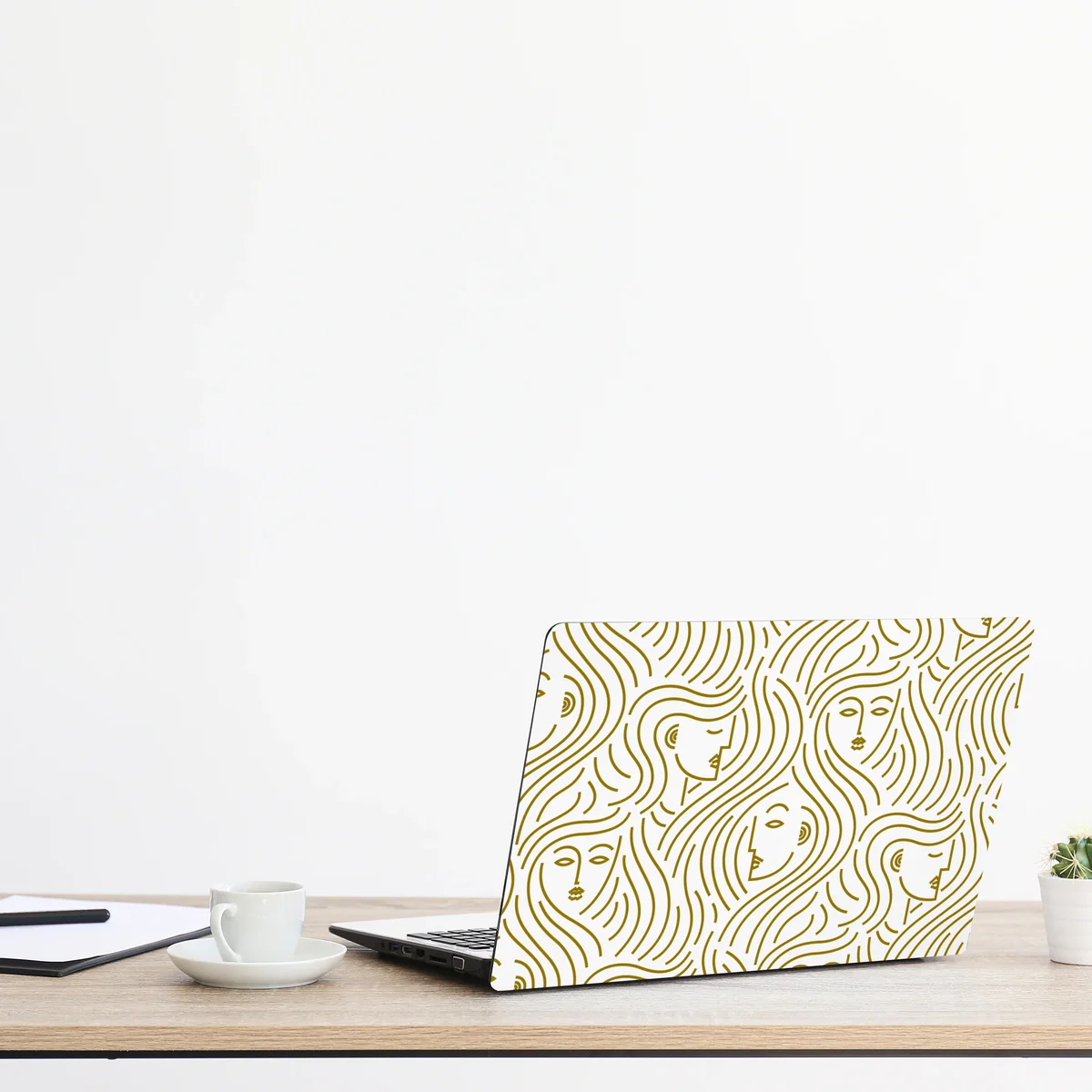 Naklejka na laptopa złote fale i abstrakcyjne twarze bezszwowy wzór Naklejka na laptopa złote fale i abstrakcyjne twarze bezszwowy wzór