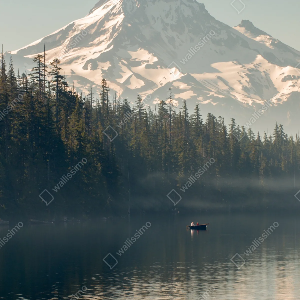 Repositionierbarer Aufkleber schneebedeckter berg über ruhigem see Repositionierbarer Aufkleber schneebedeckter berg über ruhigem see