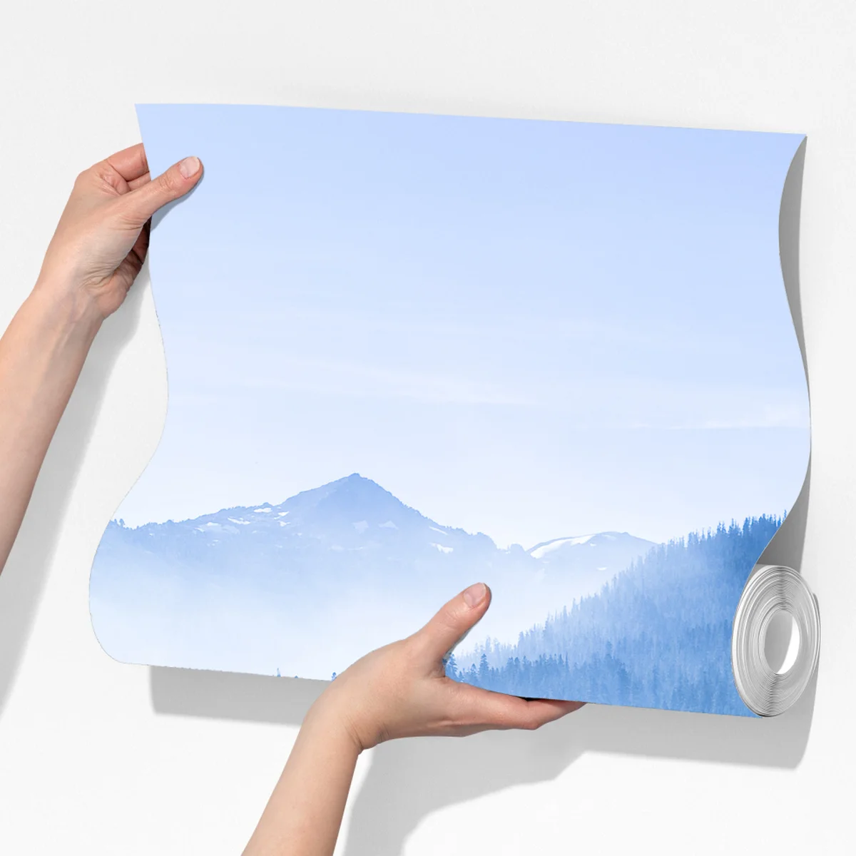 Fototapete nebliger bergsee mit spiegelnder oberfläche Fototapete nebliger bergsee mit spiegelnder oberfläche