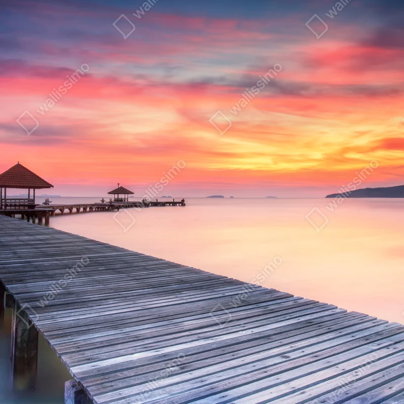 Fototapete ruhiger sonnenaufgang über hölzernem steg Fototapete ruhiger sonnenaufgang über hölzernem steg