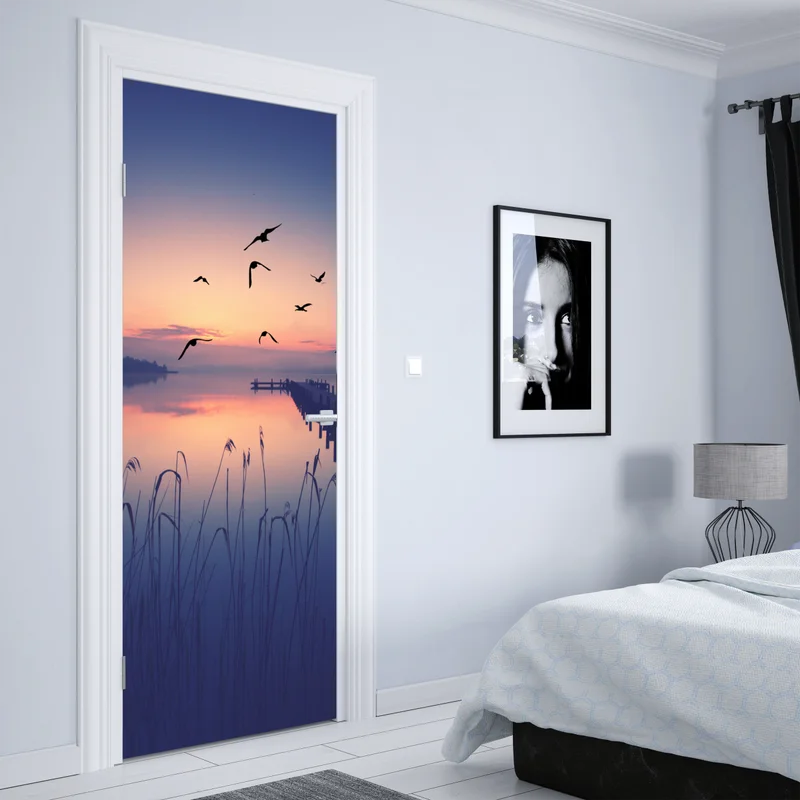 Türaufkleber ruhiger sonnenaufgang am see mit vögeln