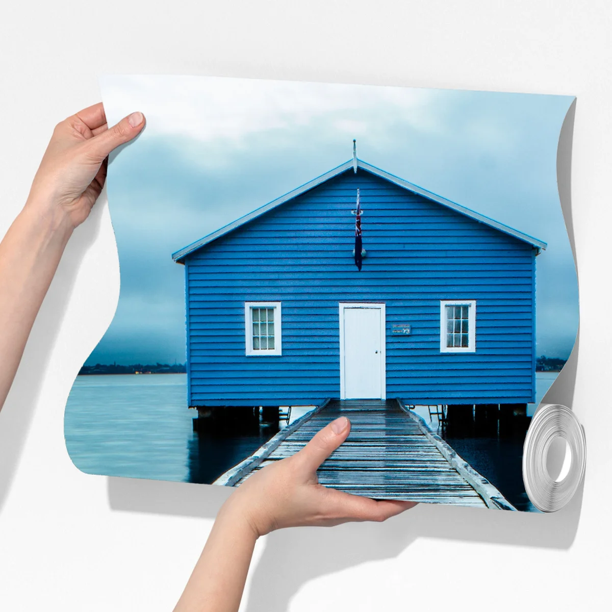 Fototapete blaues bootshaus am ende des stegs Fototapete blaues bootshaus am ende des stegs