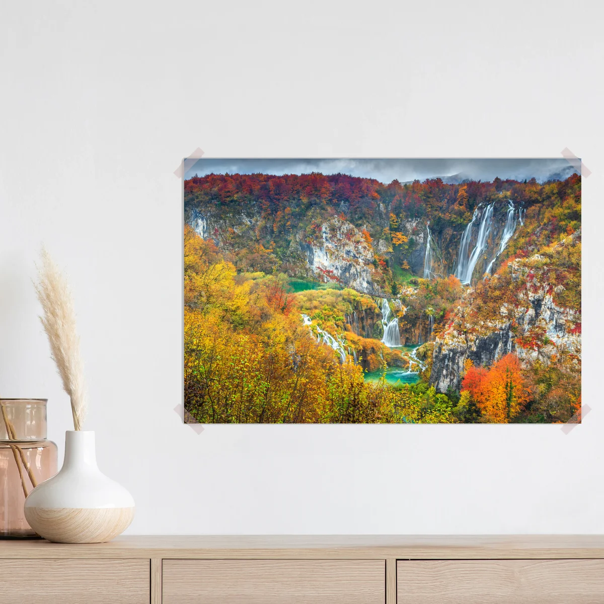 Poster herbstliche wasserfälle in einem farbenfrohen wald Poster herbstliche wasserfälle in einem farbenfrohen wald