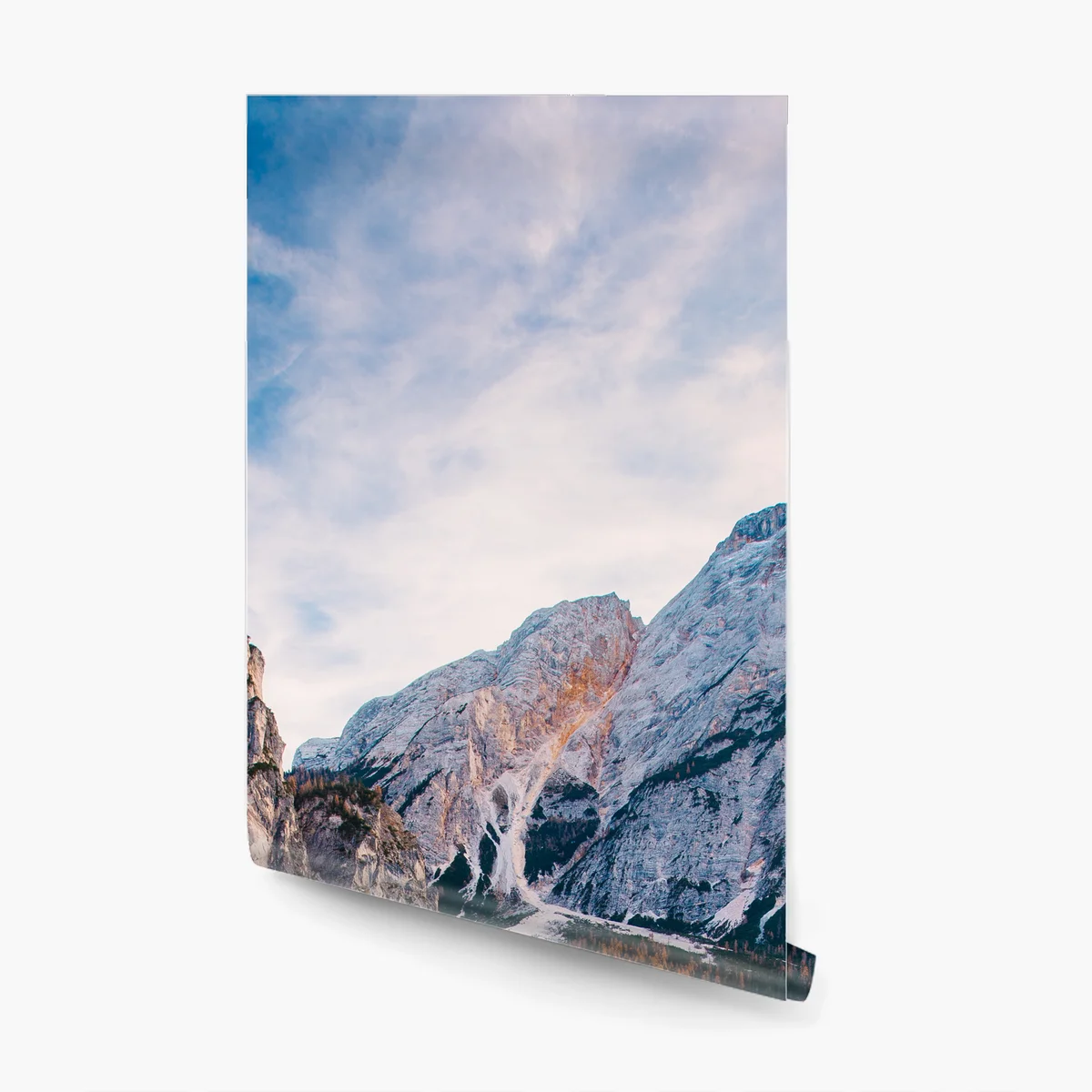 Fototapeta spokojne alpejskie jezioro z drewnianym pomostem Fototapeta spokojne alpejskie jezioro z drewnianym pomostem