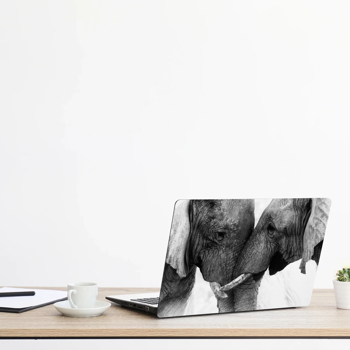 Laptop-Aufkleber elefanten umarmung schwarzweißes porträt Laptop-Aufkleber elefanten umarmung schwarzweißes porträt